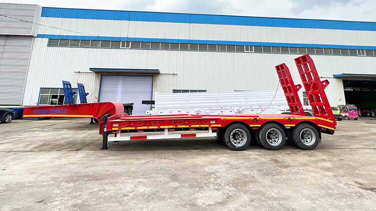 Tri Axle Lowbed Loader for Sale in Puerto Plata Dominican